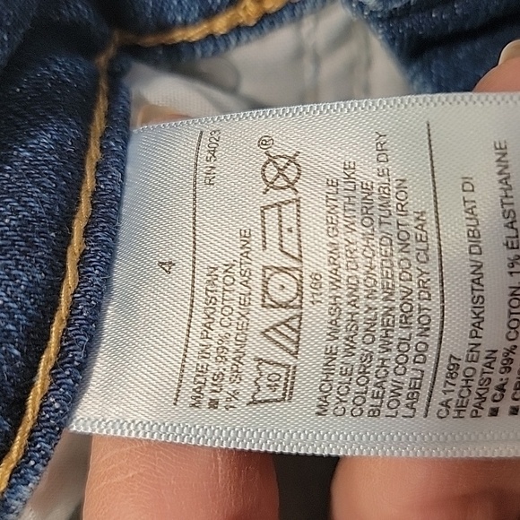 Old Navy Size 4 Ultra High Rise Super Straight Button Fly Jeans with Frayed Hem - Picture 9 of 15